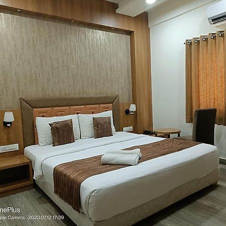 Hotel Aerocity Golden Close To New Delhi Airport Екстер'єр фото