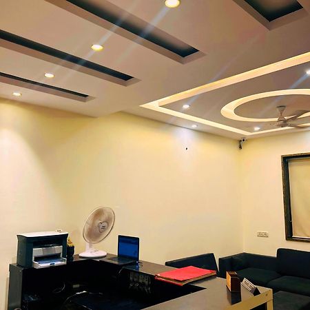 Hotel Aerocity Golden Close To New Delhi Airport Екстер'єр фото