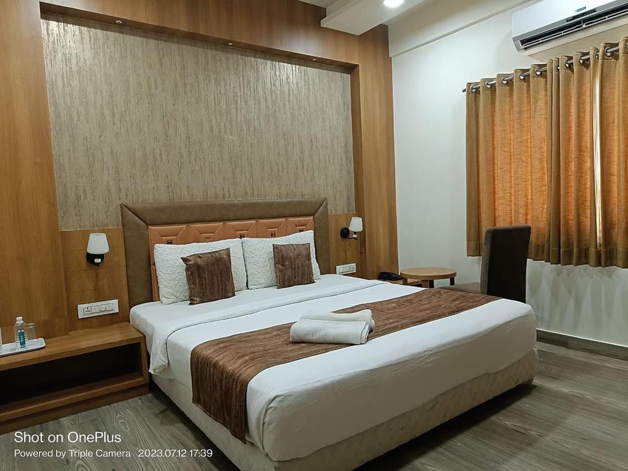 Hotel Aerocity Golden Close To New Delhi Airport Екстер'єр фото
