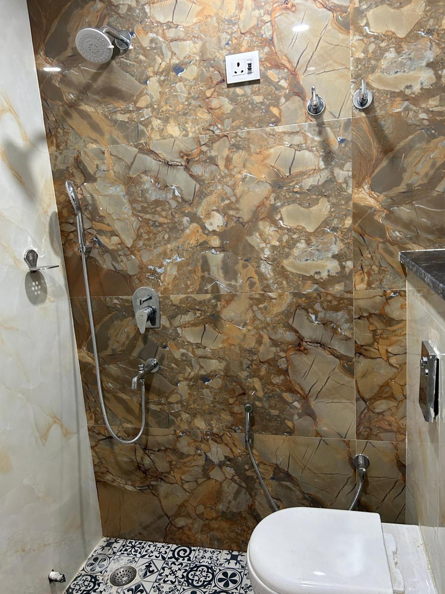 Hotel Aerocity Golden Close To New Delhi Airport Екстер'єр фото