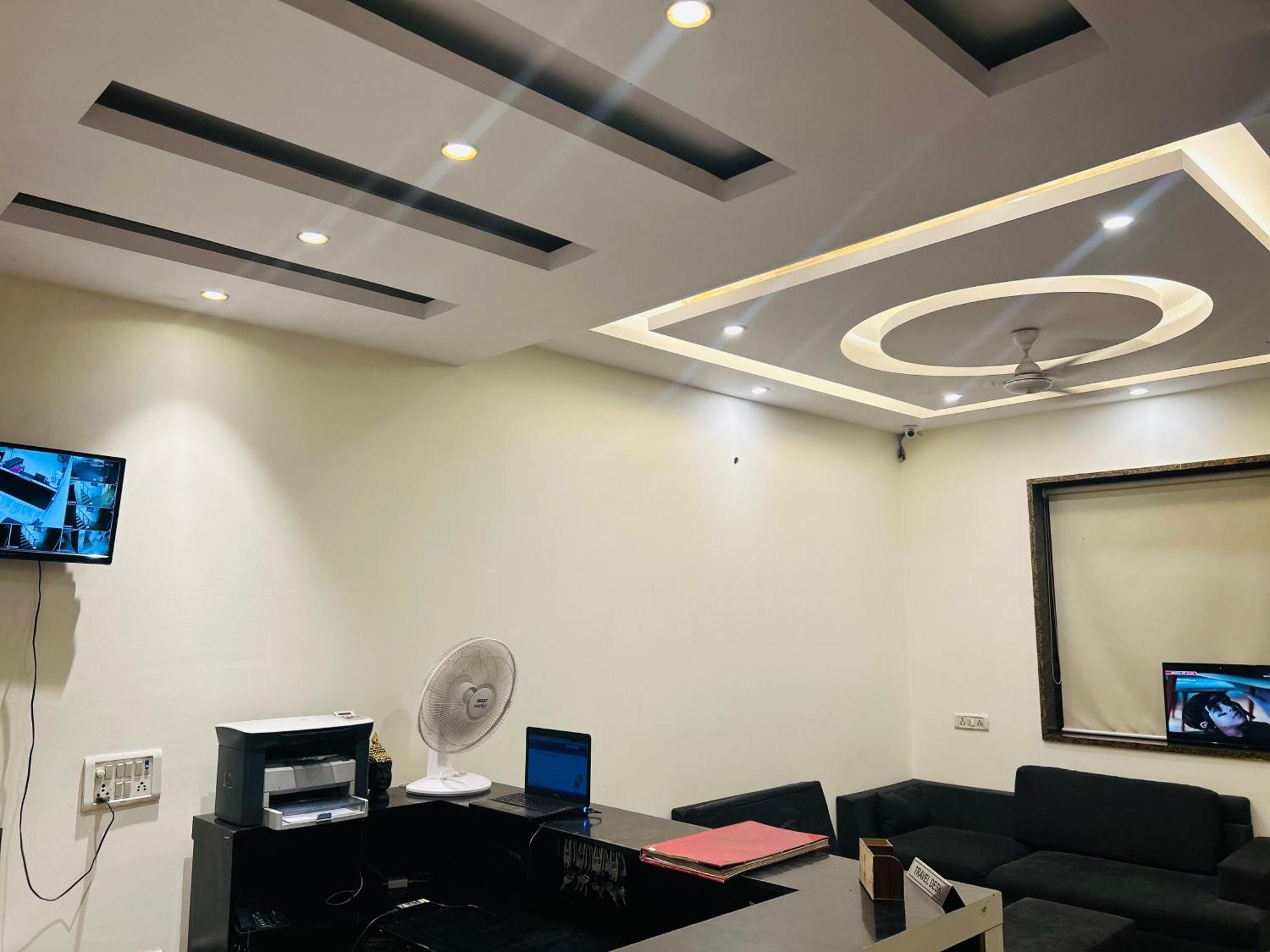 Hotel Aerocity Golden Close To New Delhi Airport Екстер'єр фото