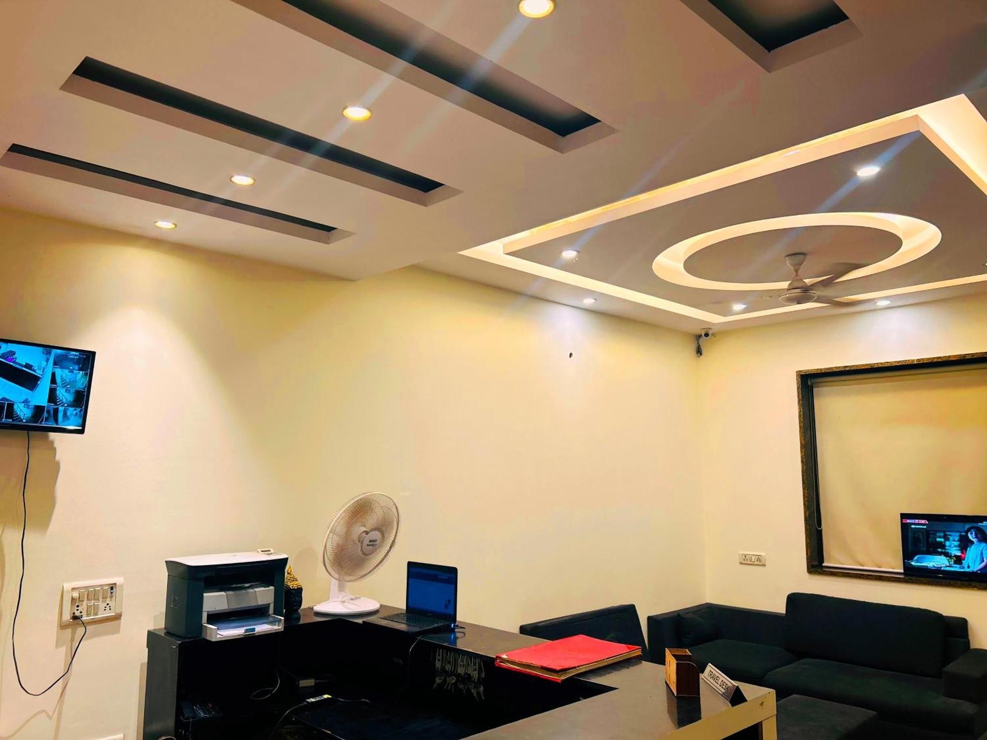 Hotel Aerocity Golden Close To New Delhi Airport Екстер'єр фото