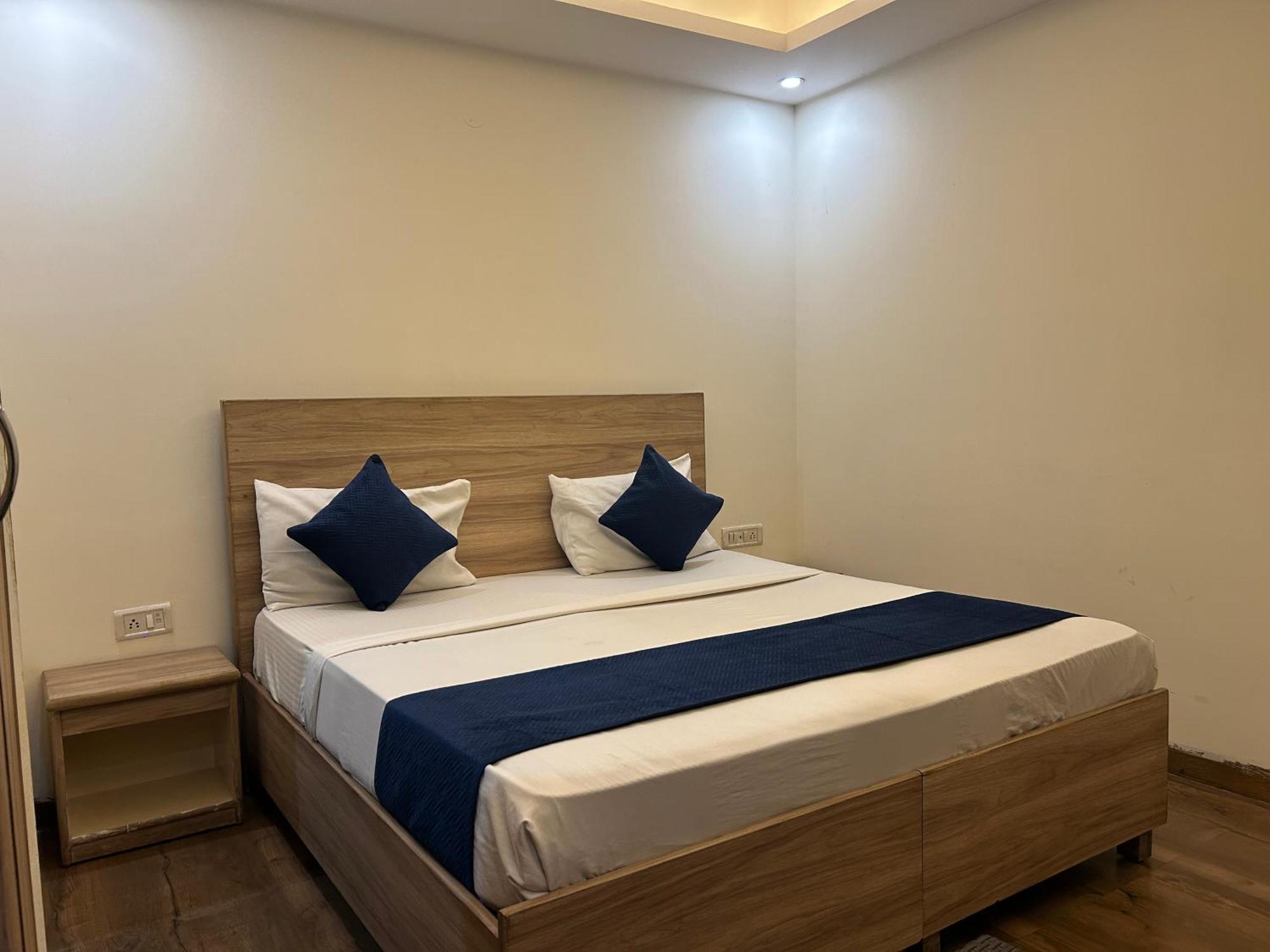 Hotel Aerocity Golden Close To New Delhi Airport Екстер'єр фото