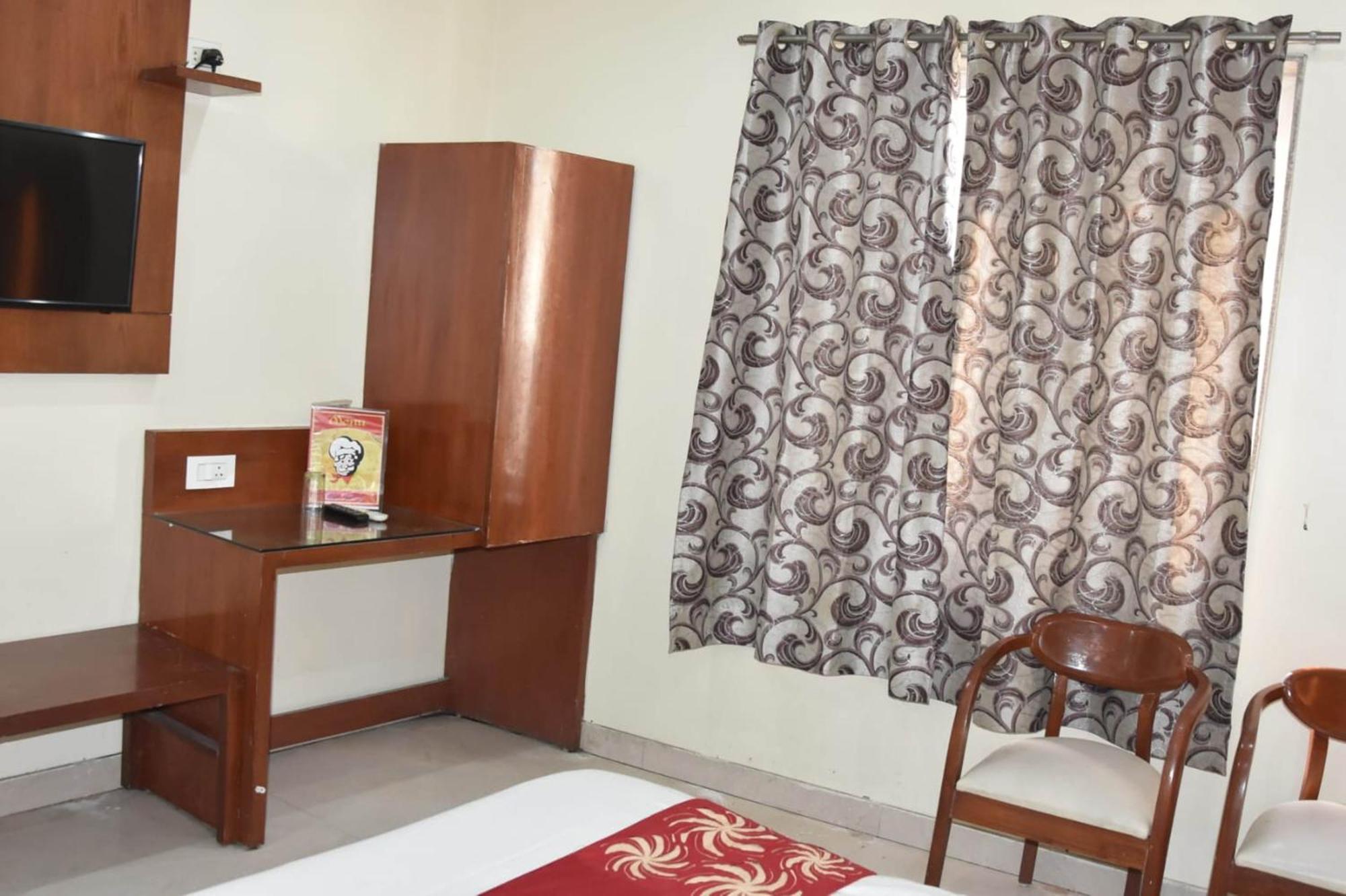 Hotel Aerocity Golden Close To New Delhi Airport Екстер'єр фото